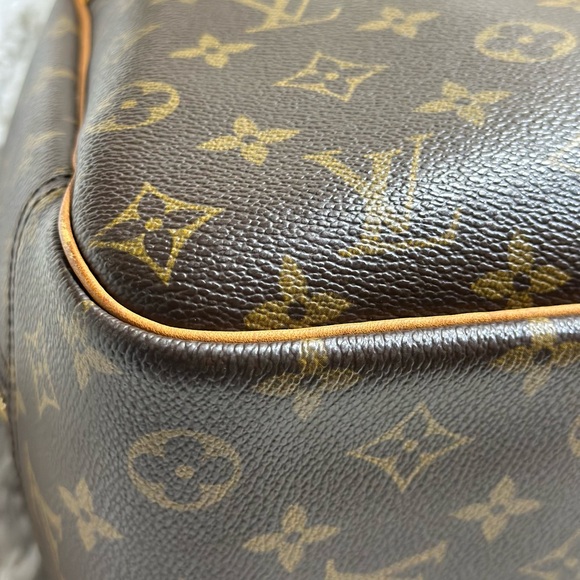 Louis Vuitton Deauville Monogram Handbag - Picture 6 of 16